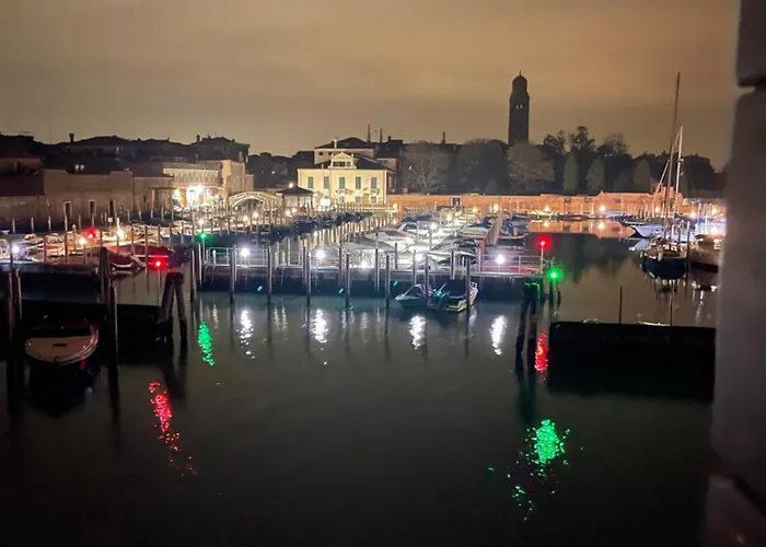 Venice Fabulous Canal View Apartment